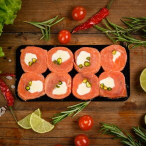 Рулеты из форели с сыром и фисташками ~400гр., 1000 г