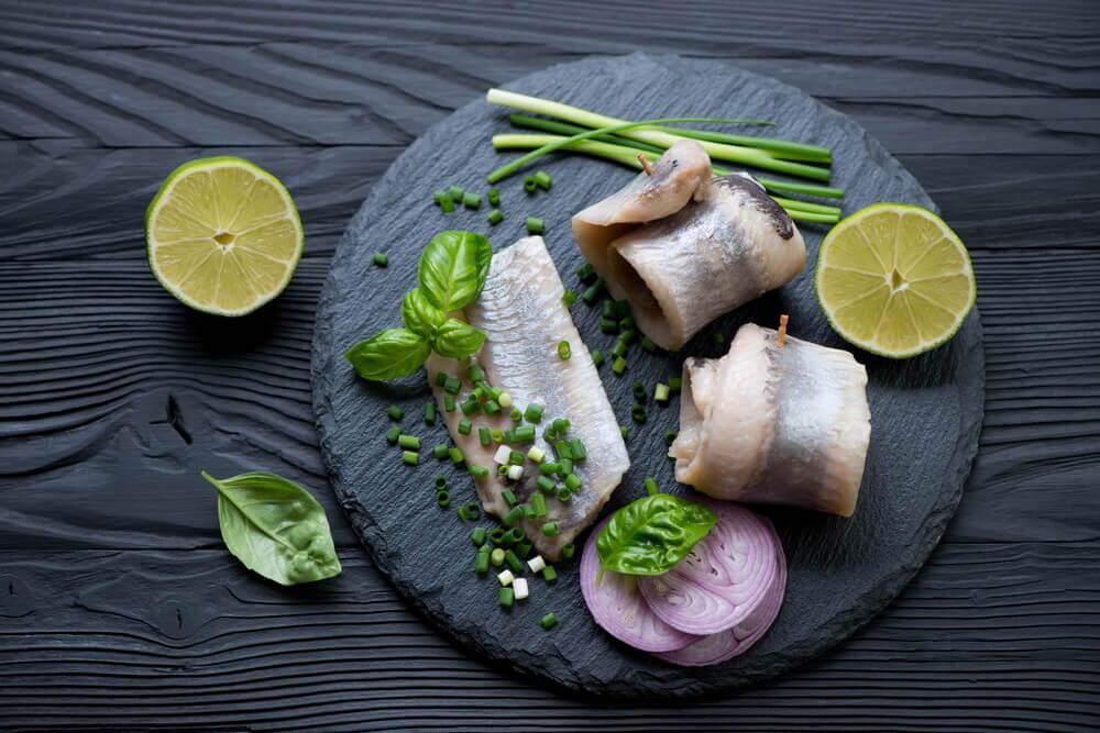 Как быстро разделать рыбу на филе: селедку, скумбрию и семгу