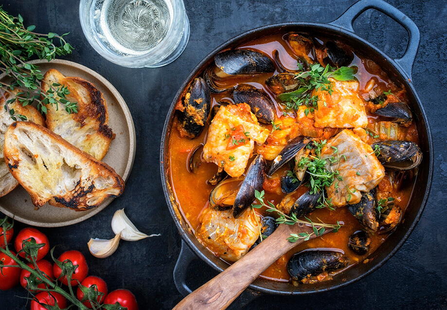 Рагу с моллюсками и рыбой по-португальски за 35 минут