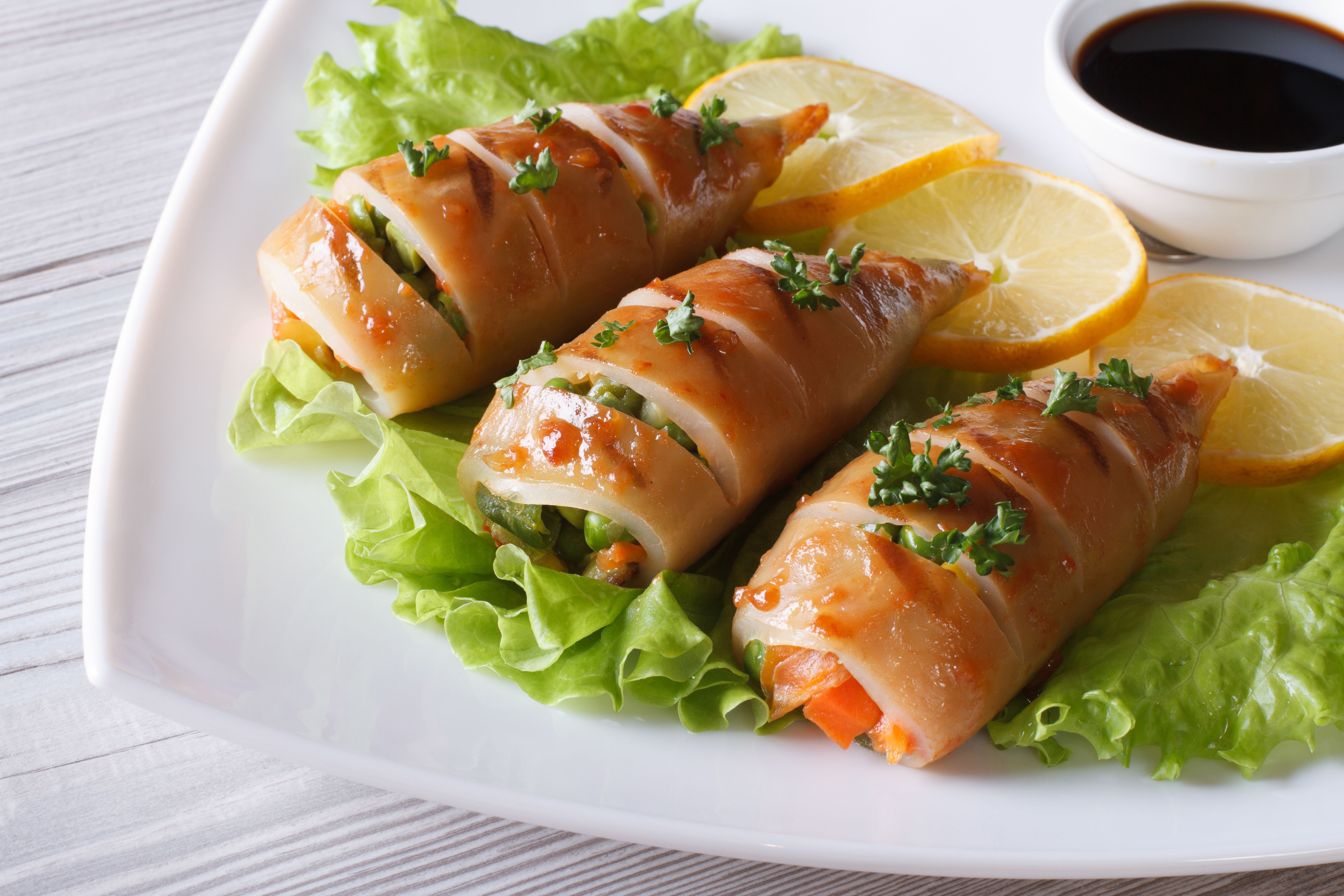 Кальмары, фаршированные грибами – изысканное блюдо для праздничного стола