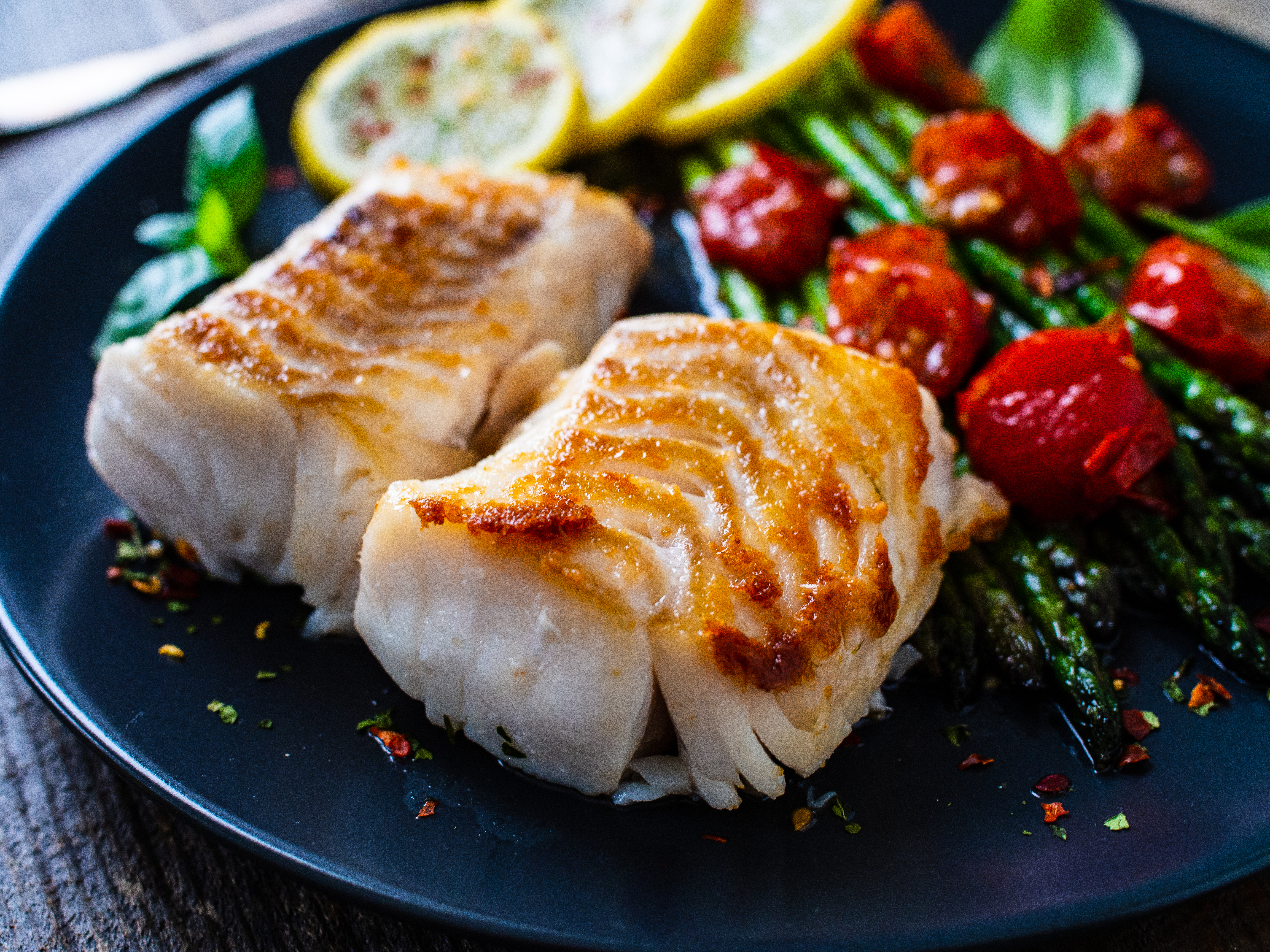 Филе трески с овощами: блюдо на сковороде за 25 минут