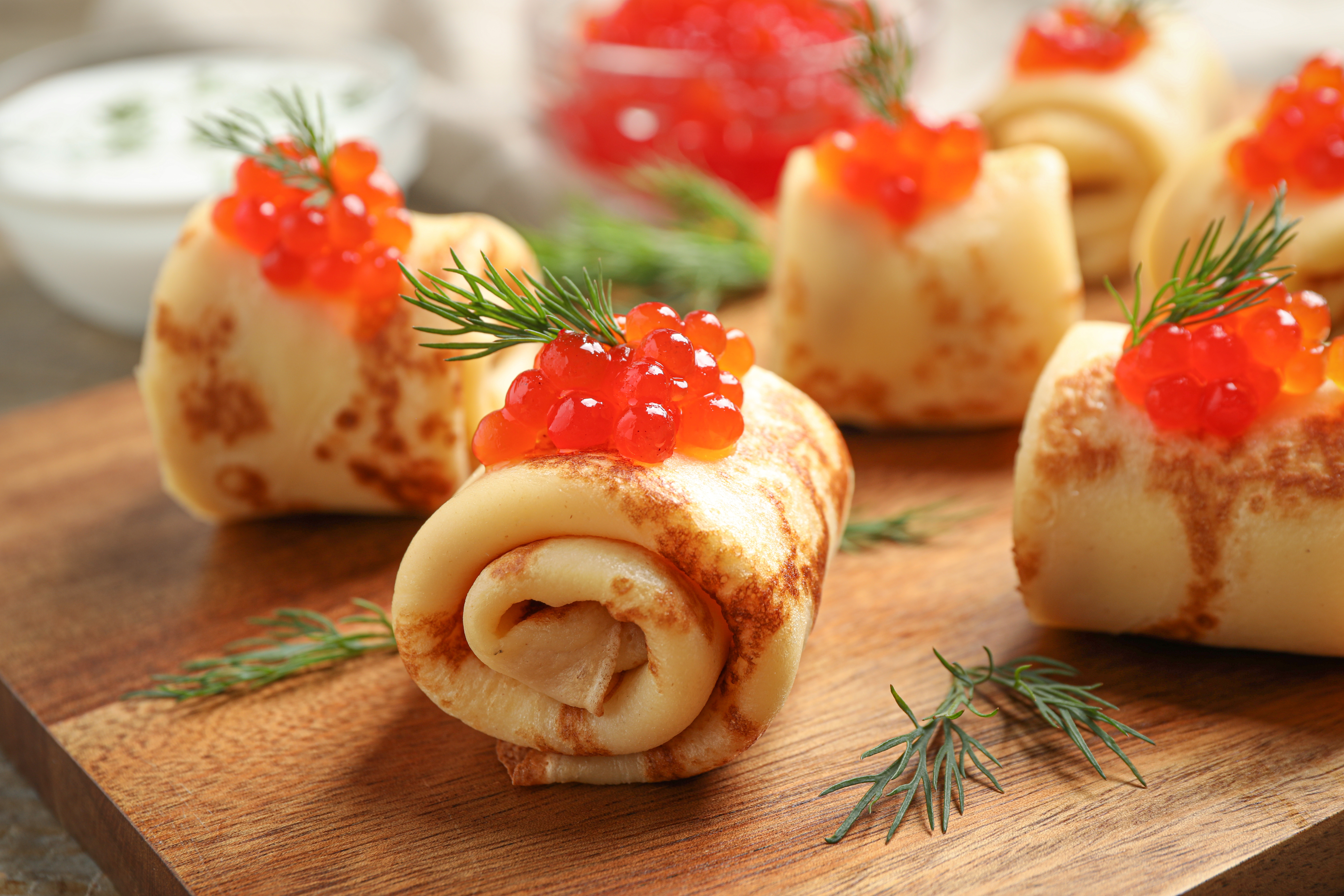 Пышные блины с красной икрой: рецепт приготовления на кефире