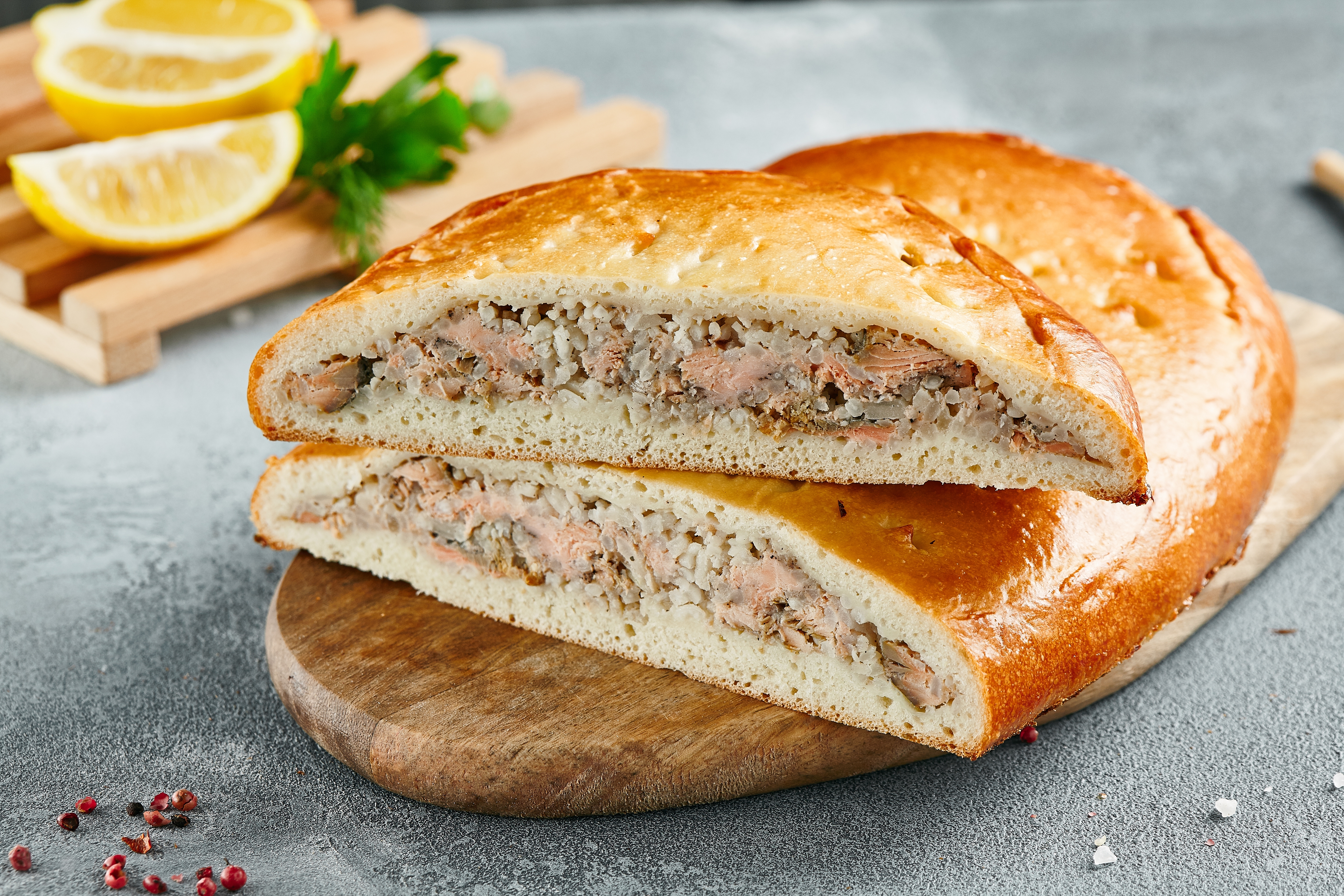 Заливной пирог с рыбными консервами: пошаговый рецепт