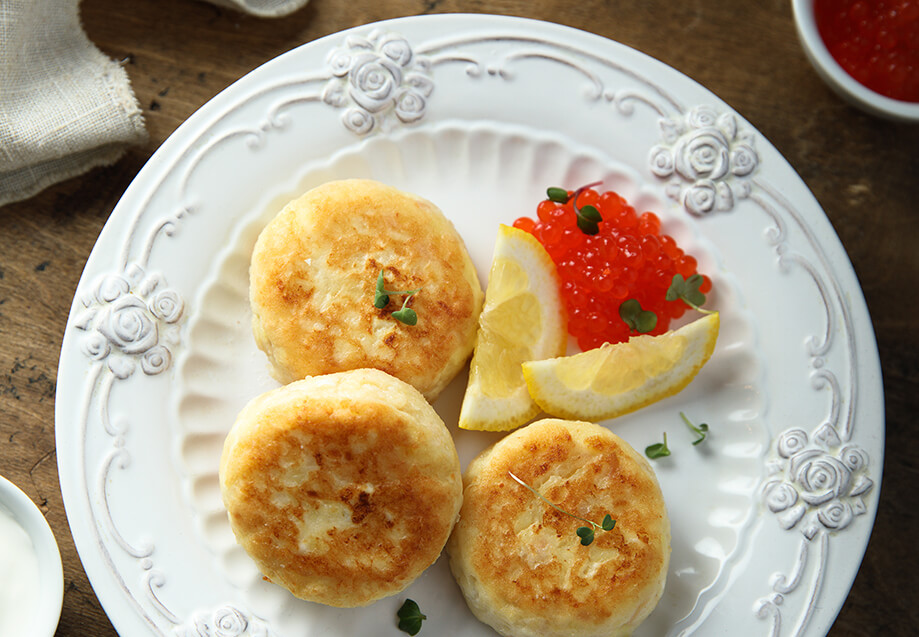 Вкусные оладьи с красной икрой: пошаговый рецепт Вкусные оладьи с красной икрой: пошаговый рецепт