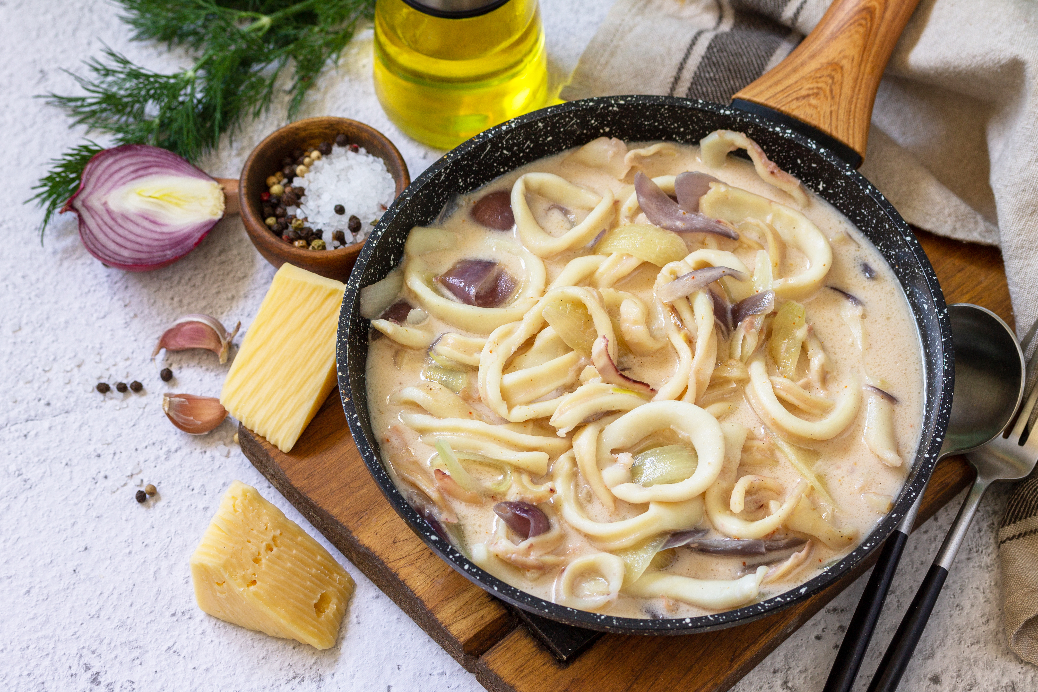 Кальмары в сливочном соусе: самый нежный рецепт