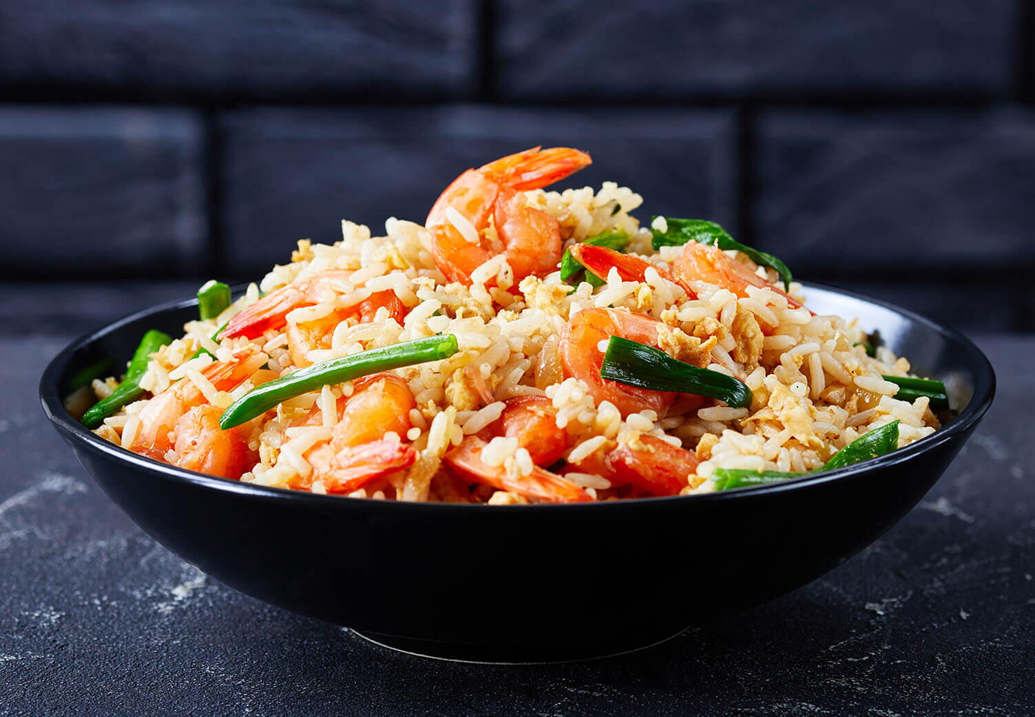Рис по-тайски с королевскими креветками за 30 минут: пошаговый рецепт